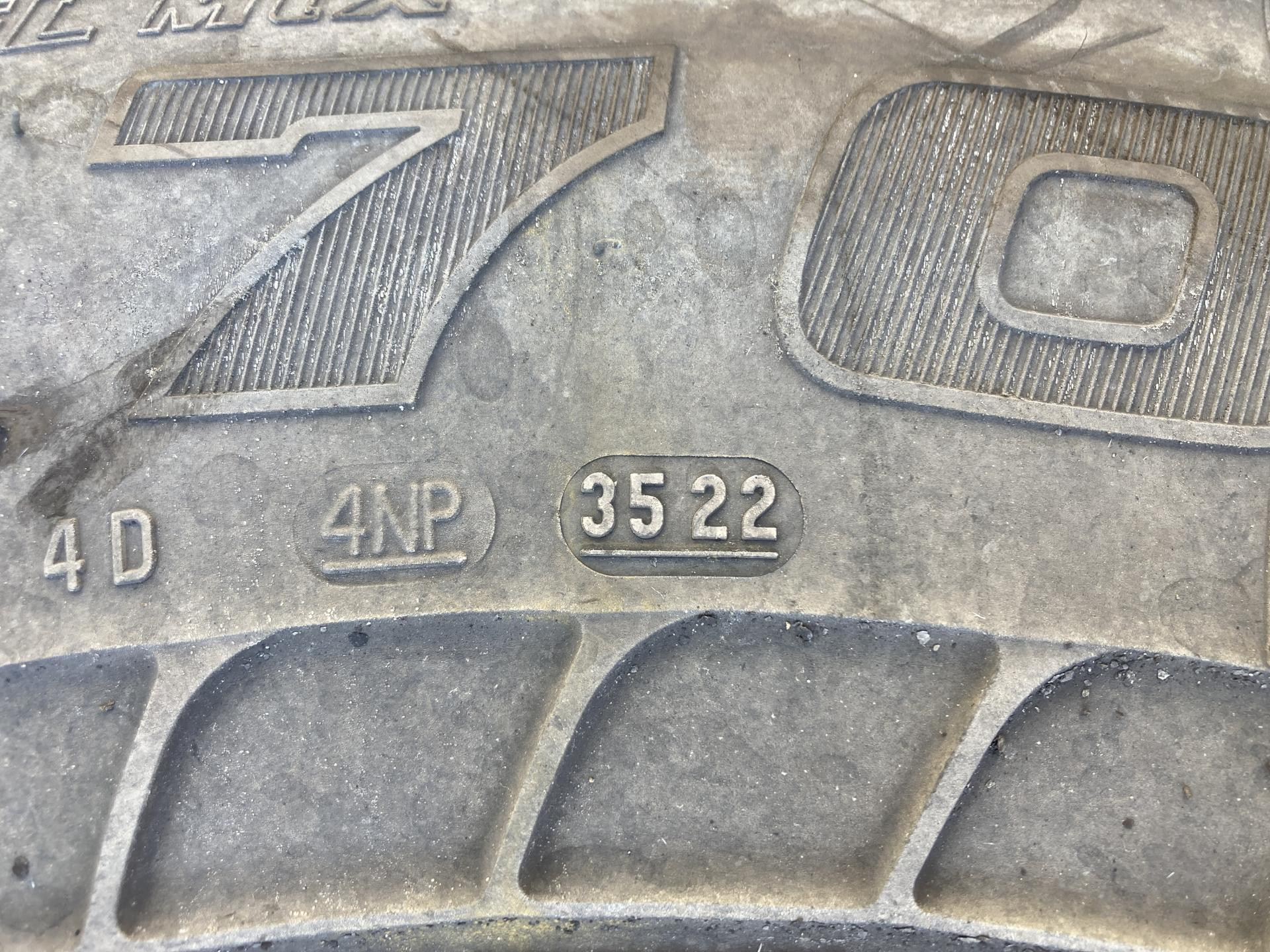 Heavy Duty Semi Truck Tire and Rim for Sale