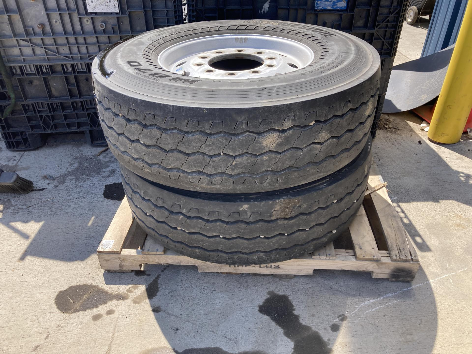 Heavy Duty Semi Truck Tire and Rim for Sale