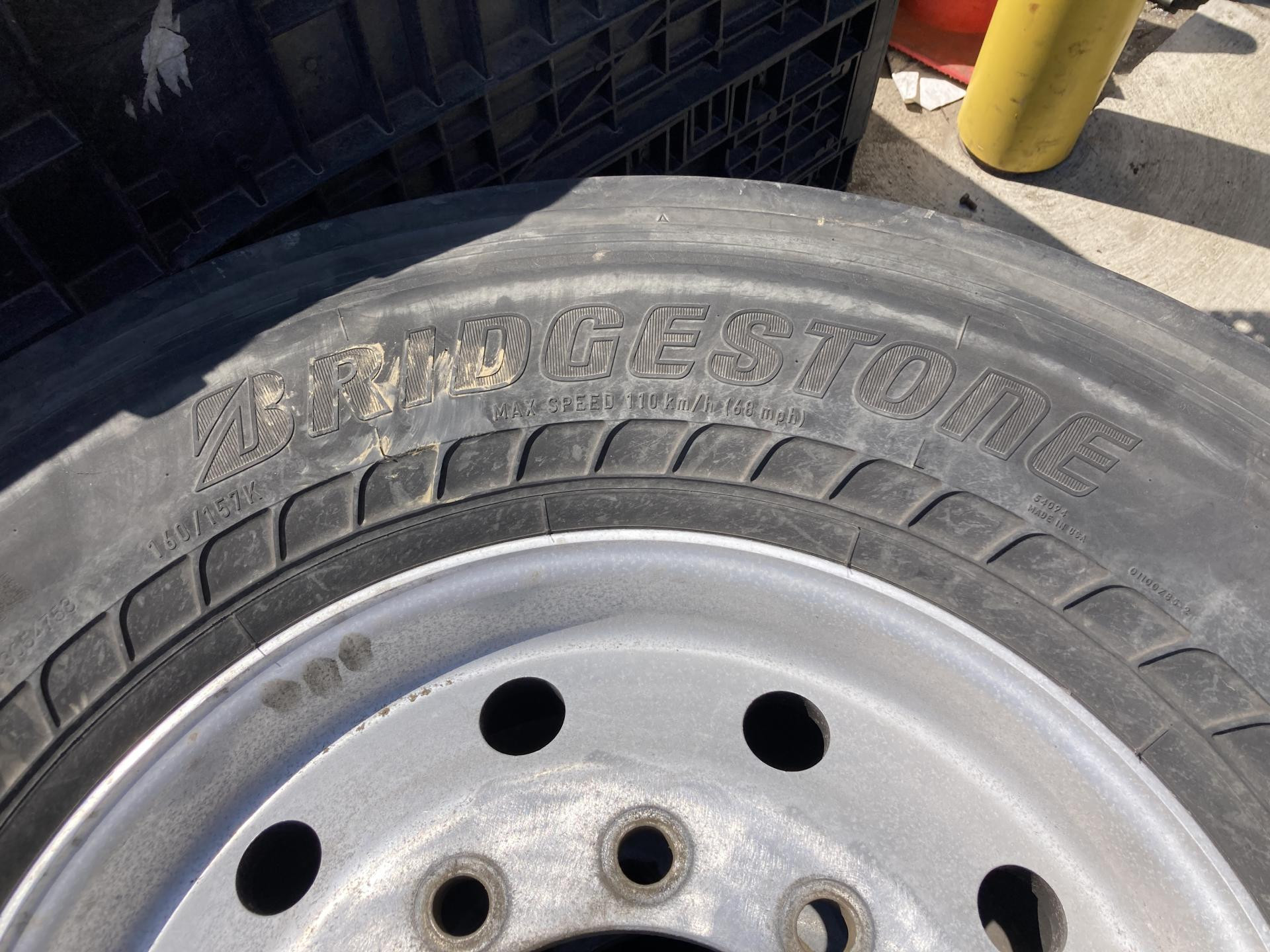 Heavy Duty Semi Truck Tire and Rim for Sale