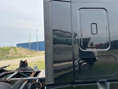 2012-2026 Freightliner CASCADIA Black Lower Side Fairing/Cab Extender - Used