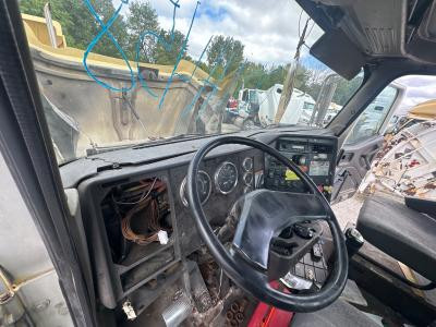 International 9100 Dash Assembly - For Parts
