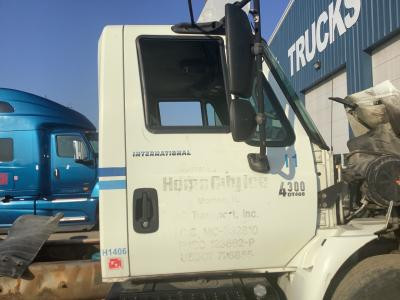 2002-2008 International 4300 White Right/Passenger Door - Used