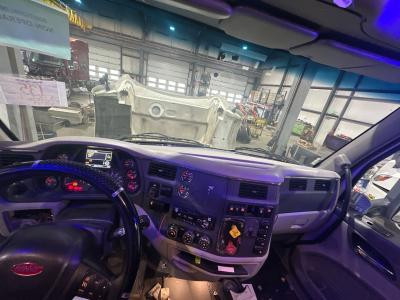 2013-2022 Peterbilt 579 Dash Assembly - Used
