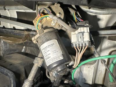 E008236 | Volvo VNL Windshield Wiper Motor for Sale