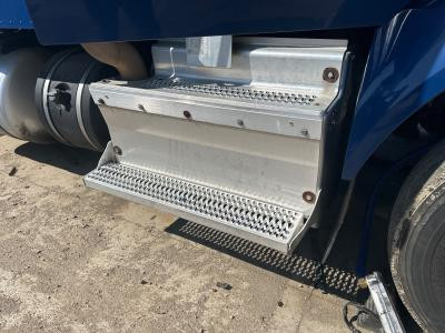 Peterbilt 579 Right/Passenger Step (Frame, Fuel Tank, Faring) - Used