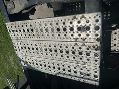 Freightliner CASCADIA 21 x 33.5 Deckplate - Used