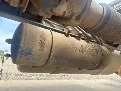 Peterbilt 365 9(in) Diameter Air Tank - Used | Length: 30(in)