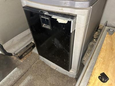 Peterbilt 579 Right/Passenger Sleeper Cabinet - Used