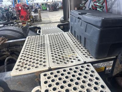 Kenworth T600 36 x 33 Deckplate - Used