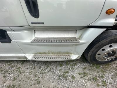 2010-2022 Freightliner CASCADIA White Right/Passenger Front Skirt - Used