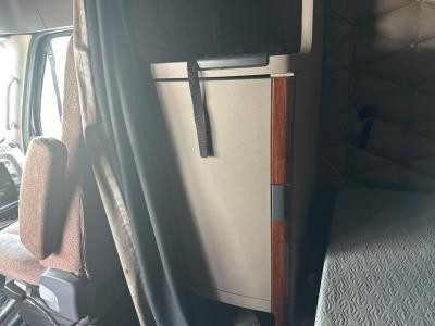 Freightliner CASCADIA Right/Passenger Sleeper Cabinet - Used