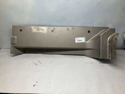 Kenworth T600 Fiberglass Right/Passenger Under Door Panel | P/N K2133614R