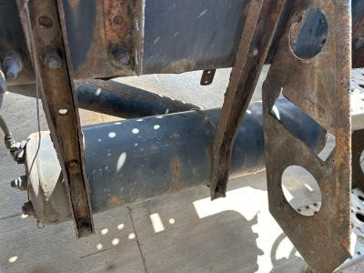 Freightliner CASCADIA 9(in) Diameter Air Tank - Used | Length: 32(in)
