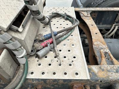 Freightliner CASCADIA 14 x 33.5 Deckplate - Used