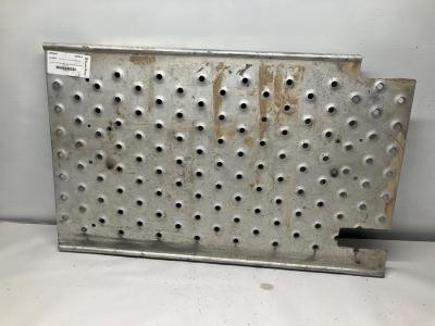 Freightliner CASCADIA 20.75 x 33 Deckplate - Used