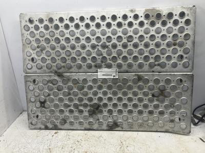 Kenworth T680 12 x 33 Deckplate - Used