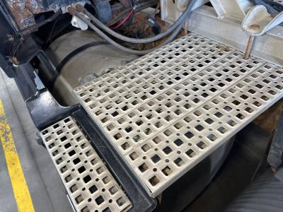 Volvo VNL Left/Driver Fuel Tank, 100 Gallon - Used