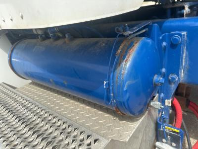 Peterbilt 365 9(in) Diameter Air Tank - Used | Length: 30(in)