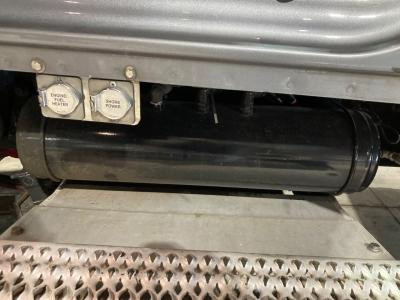 Peterbilt 579 8(in) Diameter Air Tank - Used | Length: 32(in)