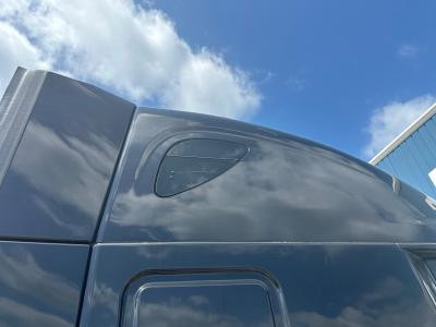 Freightliner CASCADIA Right/Passenger Sleeper Window - Used