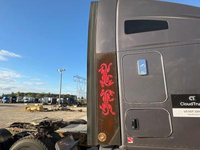 R33-1309-2723 | Kenworth T680 Side Fairing/Cab Extender for Sale