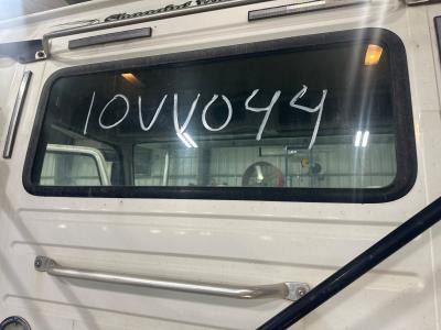Volvo VNL Back Glass - Used