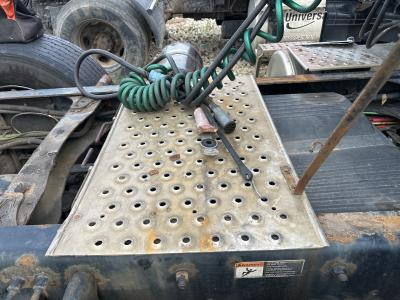 Freightliner CASCADIA 20.5 x 33.5 Deckplate - Used