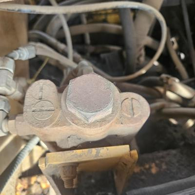John Deere 750C Hydraulic Valve - Used | P/N AT182401
