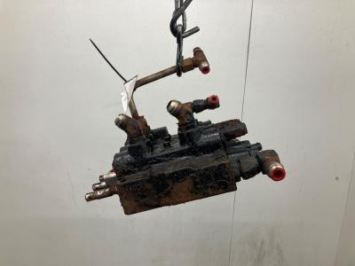 John Deere 8875 Hydraulic Valve - Used | P/N MG86584587