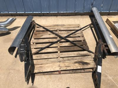 Volvo VNL Exhaust Bracket - Used