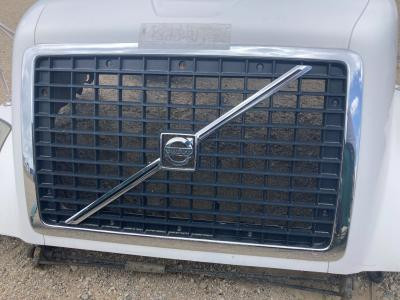 2003-2017 Volvo VNL Grille - Used