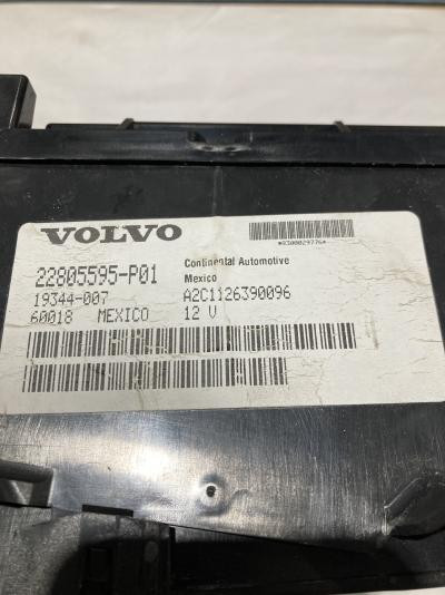 Volvo VNL Speedometer Instrument Cluster for Sale