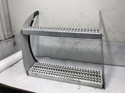 Peterbilt 386 Left/Driver Step (Frame, Fuel Tank, Faring) - Used