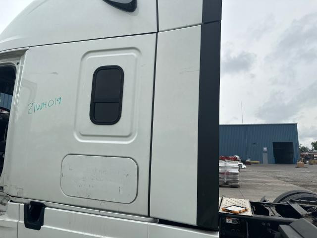 Freightliner CASCADIA White Lower Fairing/Cab Extender