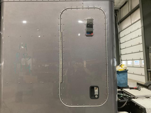 2014 Peterbilt 579 Left Sleeper Door