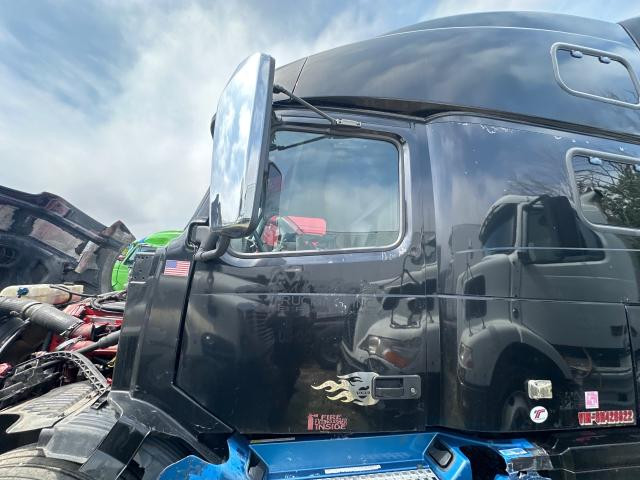2006 Volvo VNL Left Door