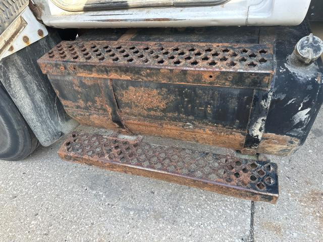 2006 Gmc C7500 37-inch Step