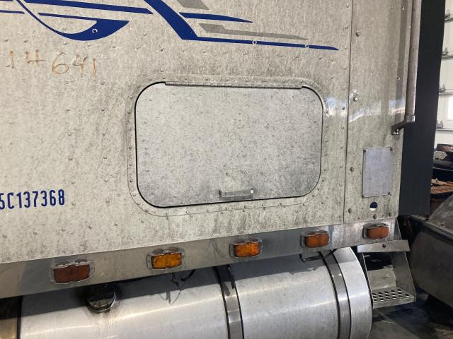 2005 International 9900 Left Sleeper Door