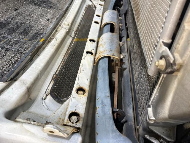 2009 Freightliner COLUMBIA 120 Hinge: P/N VERIFY