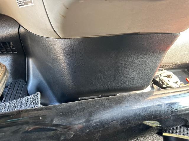 Peterbilt 579 Dash Panel: Kick