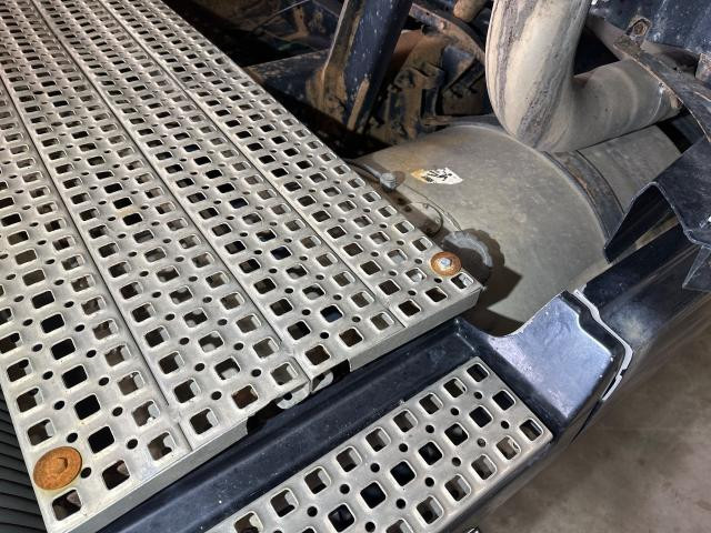 2007 Volvo VNL Right Fuel Tank