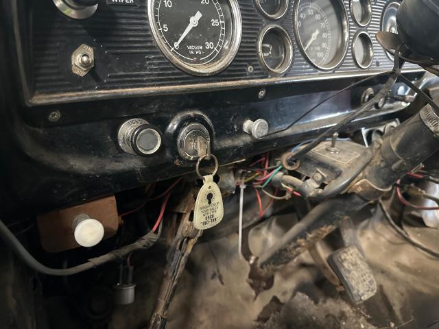 Ford F700 Dash Panel: Ignition