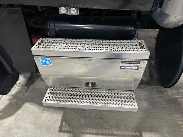 2021 Peterbilt 567 Aluminum Battery Box | Length: 30.50 | Width: 29.0