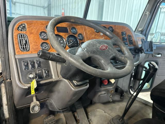 2009 Peterbilt 386 Dash Assembly