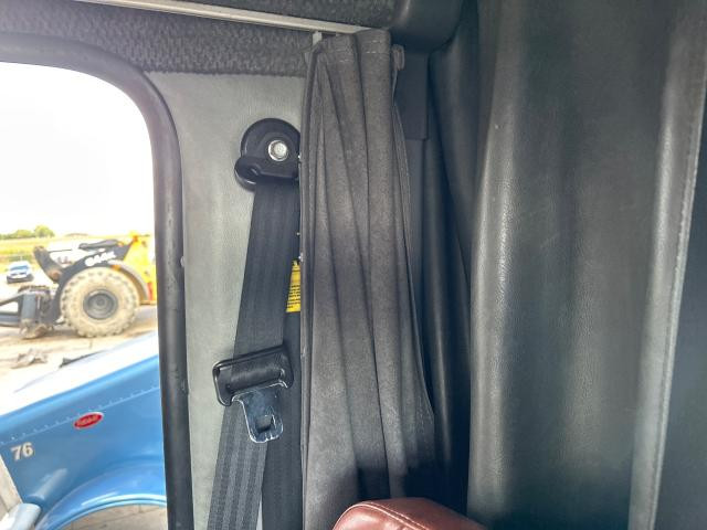 2016 Mack CXU Right Interior, Curtains