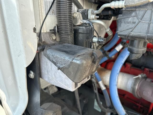 2022 Peterbilt 579 Right Hood Rest