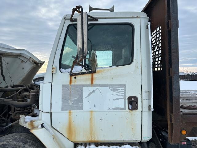 For Parts Cab Assembly, 2002 Freightliner FL70 : Daycab