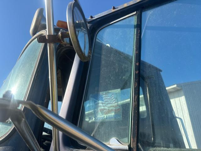 1983 Ford LTL9000 Left Door Vent Glass