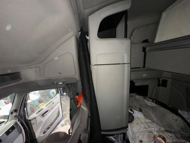 2020 Peterbilt 579 Right Cabinets