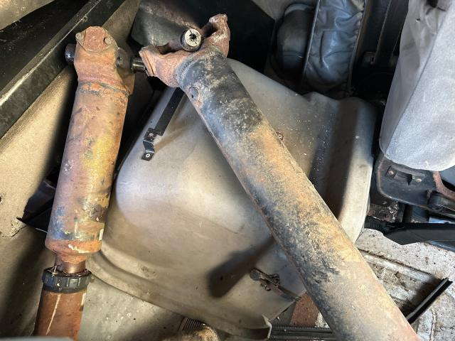 1997 Ford L9522 Interior, Doghouse